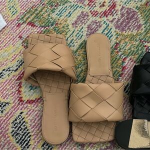 (SOLD)Lido Flat Sandals (Bottega V)